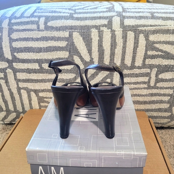 Women's Open-Toed Heels - Picture 3 of 4